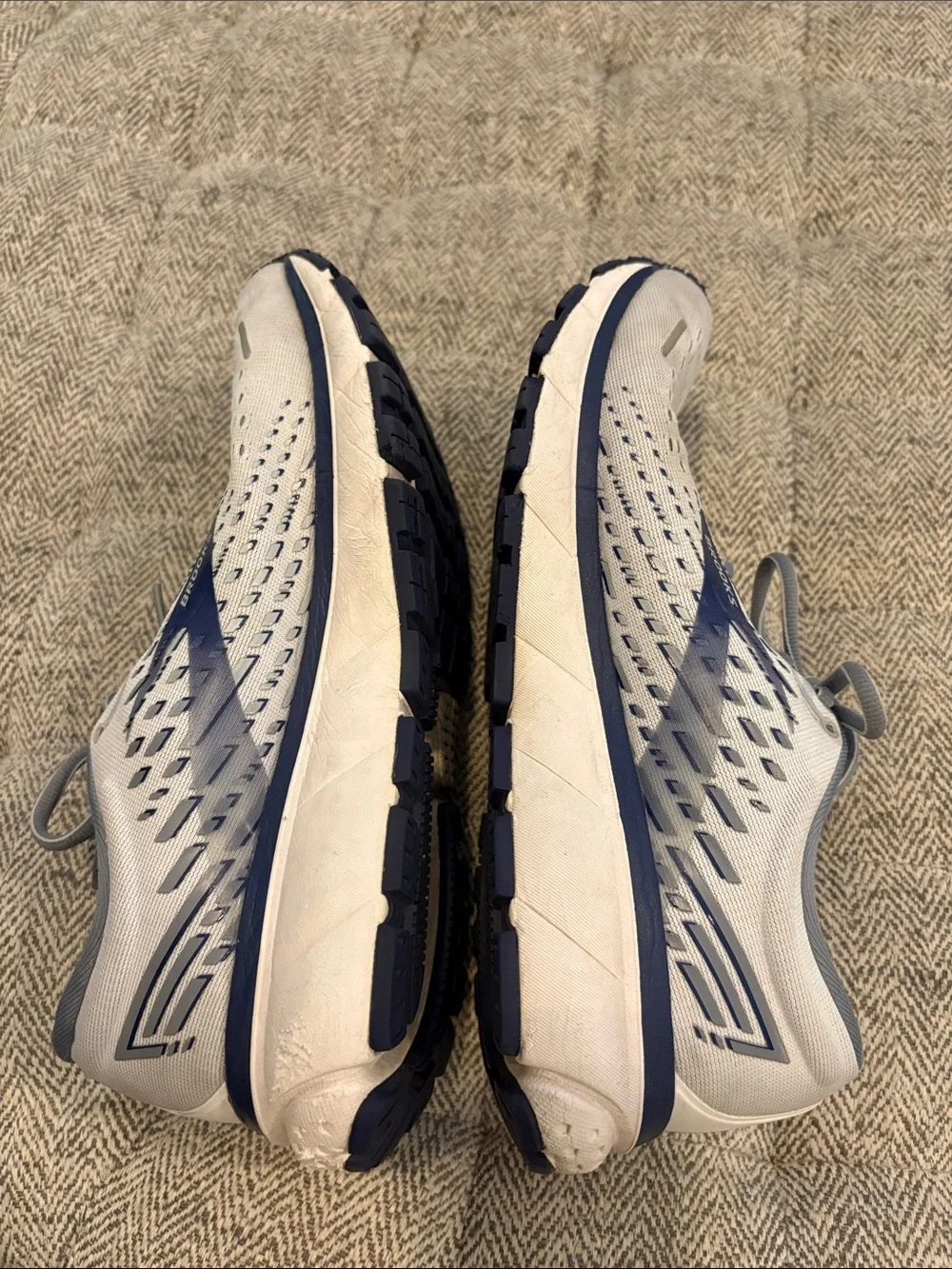 Brooks Ghost 13 running shoes size 8.5 M